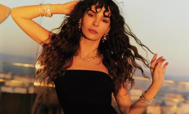 EBRU ŞAHİN VE MURAT YILDIRIM AYNI DİZİDE
Gazeteci Birsen Altuntaş’ın haberine göre, Ebru Şahin dizide “Nazlı”, Murat Yıldırım ise “Demir” karakterlerine hayat verecek. Bu karakterlerin nasıl bir hikayeye sahip olacağı ve diziye nasıl yön vereceği büyük bir merak konusu. İki ünlü oyuncunun bir araya gelmesi, dizinin izleyici kitlesini şimdiden genişletmiş durumda.
