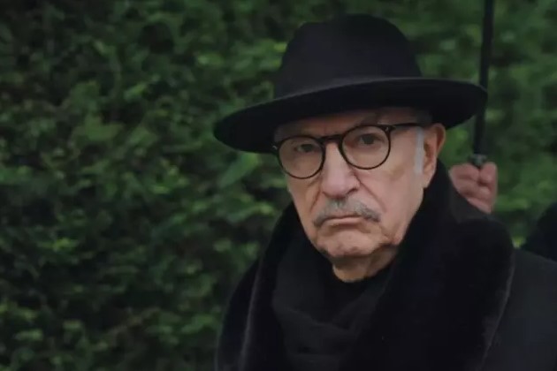 SOSYAL MEDYADA BÜYÜK YANKI
Tamer Levent’in "Yalı Çapkını"na geri dönmesi, sosyal medyada büyük yankı uyandırdı. İzleyiciler, bu sürpriz dönüşün dizinin dinamiklerini nasıl etkileyeceğini merak ediyor. Twitter ve Instagram gibi platformlarda yapılan yorumlar, bu hamlenin diziye olan ilgiyi daha da artıracağını gösteriyor. İzleyiciler, "Kont Ziya'nın dönüşüyle diziye yeni bir soluk geldi", "Ferit’in intikam planı bomba gibi olacak" gibi yorumlarla heyecanlarını dile getiriyor.
