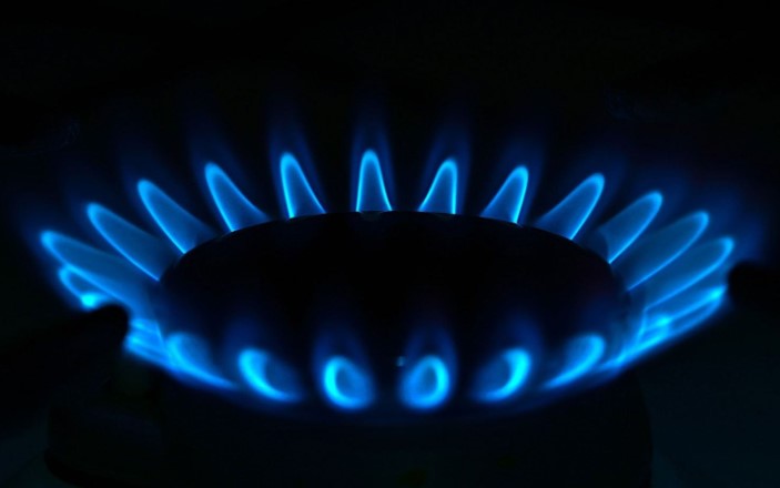 AYLIK HESAPLAMA SİSTEMİ DEVAM EDİYOR
Doğal gaz fiyatlarının aylık olarak hesaplanması, her ay yapılacak değerlendirmelerle piyasa koşullarına göre ayarlamalar yapılmasına olanak tanıyor. Bu sistem, hem tüketiciler hem de sağlayıcılar için esneklik sağlıyor.
