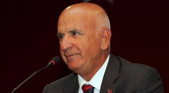FİKRET ÖZTÜRK'ÜN SERVETİ VE ŞİRKETLERİ
Fikret Öztürk, Türkiye'nin önde gelen iş insanlarından biri olarak tanınmaktadır. Öztürkler Holding ve Opet Yönetim Kurulu Başkanı olarak, Türkiye ve uluslararası alanda büyük başarılara imza atmıştır. 1982 yılında başlayan ticaret hayatı, 1992 yılında kurduğu Opet ile zirveye ulaşmıştır. Opet, Türkiye genelinde birçok akaryakıt istasyonu açarak geniş bir ağa sahip olmuştur.
