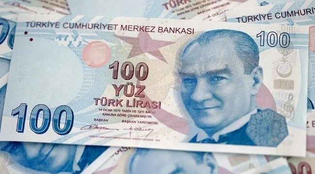 ENFLASYON FARKI BEKLENTİSİ
Mayıs ayı enflasyon verileriyle birlikte, memur ve emeklilerin alacağı toplu sözleşme zammına ek olarak, 5 aylık enflasyon farkı da belirlenecek. Temmuz ayındaki maaş zammını etkileyen enflasyon farkı, ekonomik durumun ve fiyat artışlarının bir yansıması olarak dikkate alınıyor.
