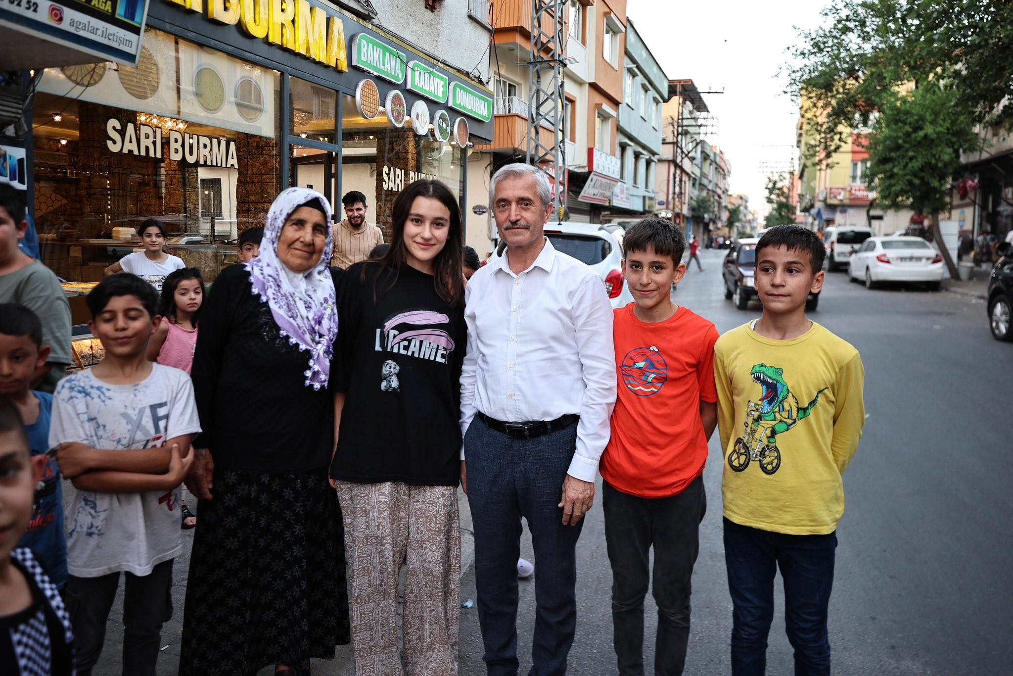 Tahmazoğlu vatandaş ve esnaf ile iç içe