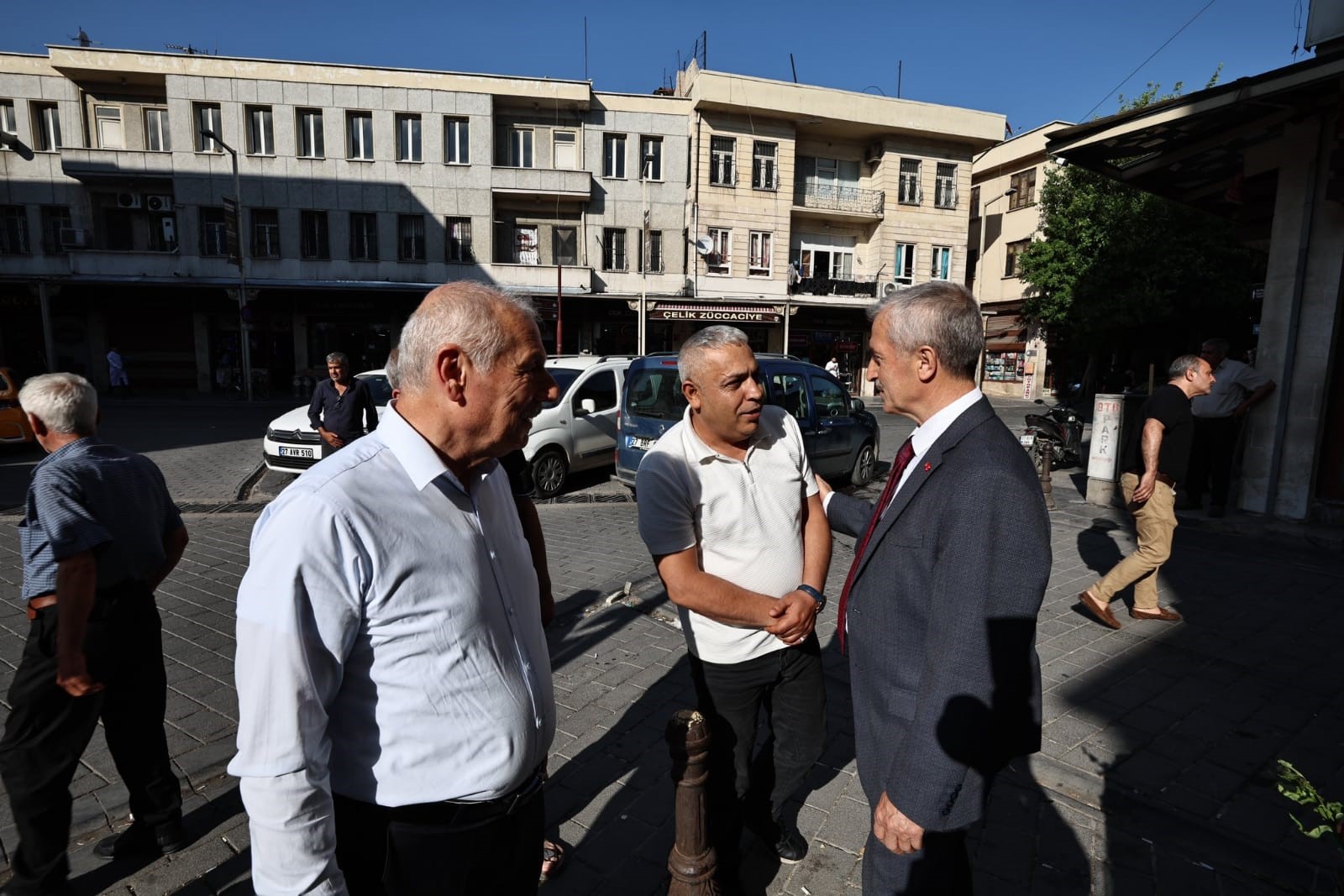 Tahmazoğlu vatandaş ve esnaf ile iç içe