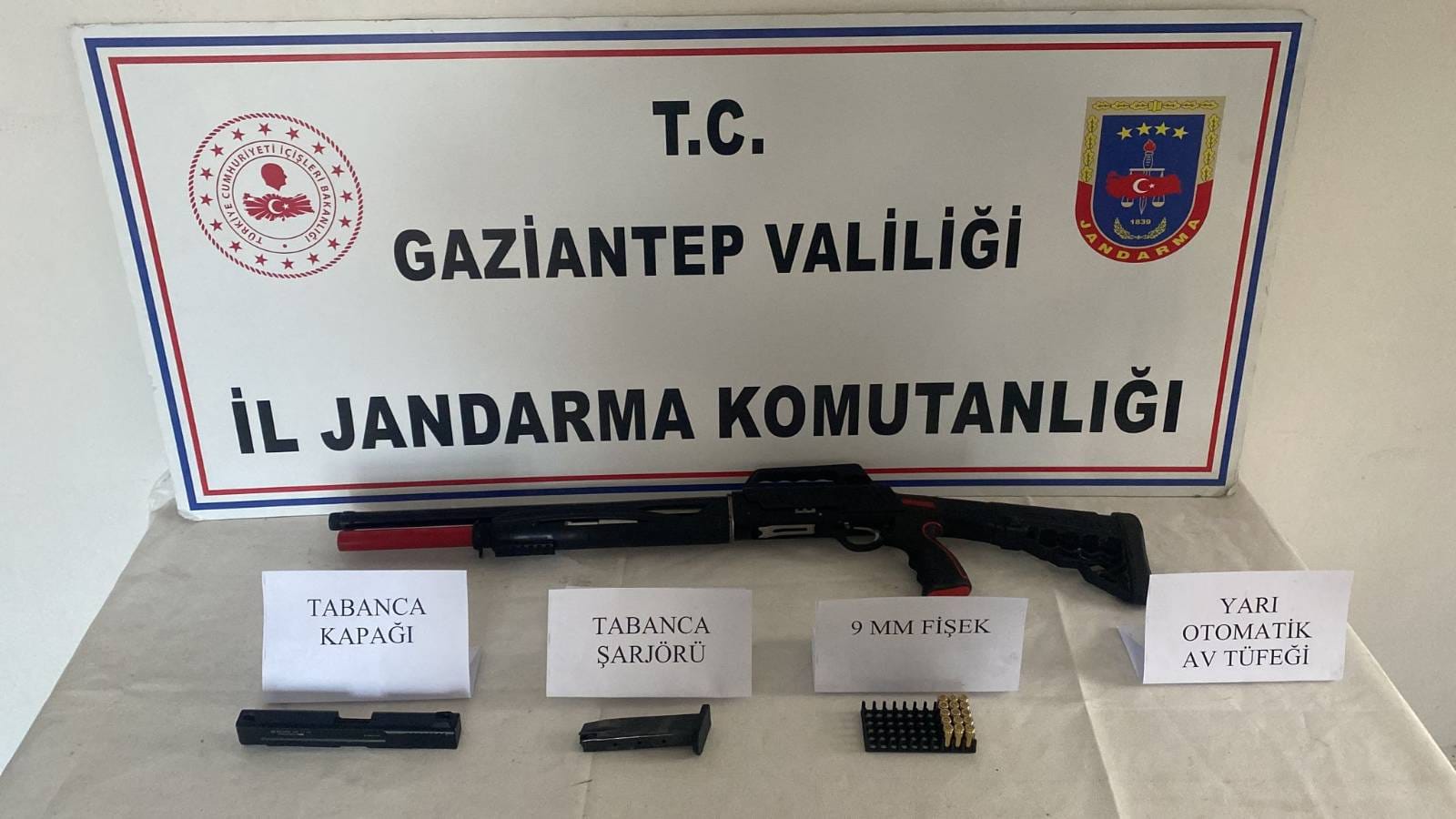 Gaziantep’te Silah Kaçakçılarına Büyük Darbe Onlarca Silah Ele Geçirildi (2)