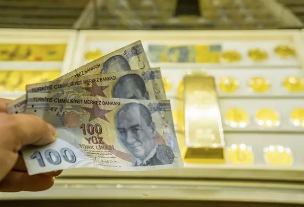 GRAM ALTIN FİYATLARI İÇİN BEKLENTİLER
İslam Memiş, gram altın yatırımcıları için önemli açıklamalarda bulundu. Elindeki Türk Lirası ile doların düşmesini bekleyenlerin şanslı olduğunu belirten Memiş, "2300 veya altına düşüşlerde altın-dolar paritesi üzerinden yapılan işlemler daha kazançlı olacaktır. Bayram öncesi de bu pozisyonu almıştık" dedi.
