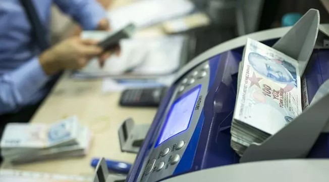 ŞEKERBANK
Şekerbank, emekli maaşını taşıyanlara aşağıdaki promosyonları sunuyor:
0-9.999 TL arası maaş alanlara 5.000 TL
10.000-14.999 TL arası maaş alanlara 8.000 TL
15.000-19.999 TL arası maaş alanlara 10.000 TL
20.000 TL ve üzeri maaş alanlara 12.000 TL
