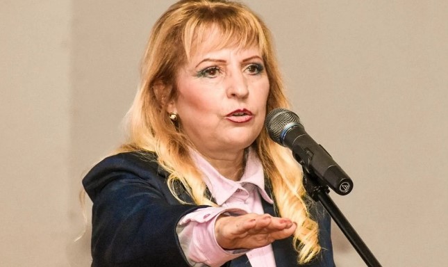 COTIJA BELEDİYE BAŞKANI SUİKAST SONUCU HAYATINI KAYBETTİ
Seçimlerin ardından Cotija şehrinin kadın Belediye Başkanı Yolanda Sanchez Figueroa, sokak ortasında gerçekleştirilen silahlı saldırıda yaşamını yitirdi. Michoacan eyaleti İçişleri Bakanlığı, X (eski adıyla Twitter) hesabından yaptığı açıklamada, Figueroa’nın öldürülmesini kınadı ve olayın detaylarına ilişkin bilgi vermedi. Yetkililer, suikastın faillerini bulmak için kapsamlı bir soruşturma başlattıklarını belirtti.
