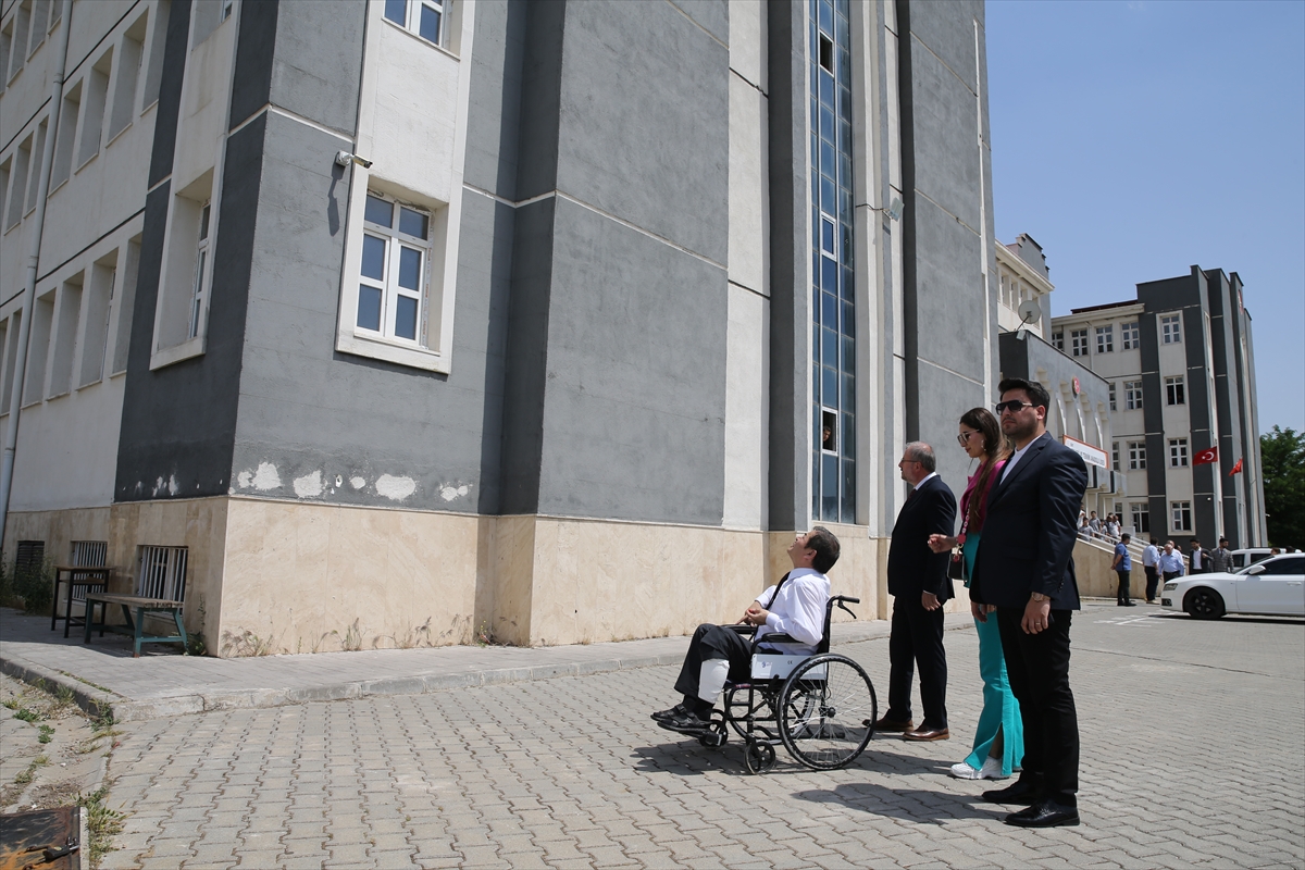 Kahramanmaraş merkezli depremlerin yumuşak zemine sahip Hatay'ı da etkilediğini hatırlatan Moriwaki, Kıbrıs tarafında denizde bir deprem meydana gelmesi durumunda buranın zeminden kaynaklı tekrar etkilenebileceğini belirtti.