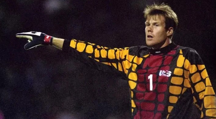 TEKNİK DİREKTÖRLÜK VE DİĞER GÖREVLER
Brad Friedel, futbolculuk kariyerini sonlandırdıktan sonra teknik direktörlük ve yöneticilik alanlarında çalışmalarına devam etti. New England ve ABD U19 takımlarında teknik direktörlük yaptı. Ayrıca, 2015-2016 sezonunda Tottenham Hotspur'da pazarlama ve yönetim alanlarında görev aldı.
