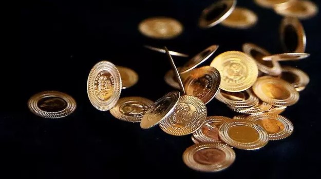 ABD TARIM DIŞI İSTİHDAM VERİSİ BEKLENİYOR
Altın yatırımcıları için bugün oldukça önemli. ABD tarım dışı istihdam verisi, altın fiyatlarının yönünü belirlemede kritik rol oynayacak. Piyasalar bu veriyi merakla bekliyor. Uludağ Üniversitesi Öğretim Üyesi Doç. Dr. Filiz Eryılmaz, verilerin altın üzerindeki etkilerini ayrıntılı bir şekilde ele aldı.
