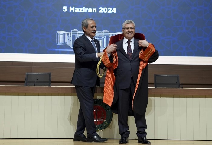 MUHSİN ŞENTÜRK'ÜN YARGI SİSTEMİNE KATKILARI
Muhsin Şentürk, kariyeri boyunca yargı sistemine birçok katkıda bulunmuştur. Hem savcılık görevleri hem de Yargıtay üyeliği süresince hukukun üstünlüğü ve adaletin tesisi için çalışmalar yapmıştır. Onun liderliğinde, Yargıtay Cumhuriyet Başsavcılığı’nın daha da güçlenmesi ve etkin bir şekilde çalışması bekleniyor.
