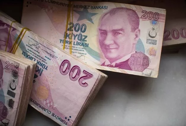 ZAM ORANI TAHMİNLERİ
Merkez Bankası verilerine göre, 6 aylık enflasyonun yüzde 25,81 olması bekleniyor. Memur maaş zamları için 6 aylık enflasyon farkının ise yüzde 20,35 seviyelerinde olacağı tahmin ediliyor.
