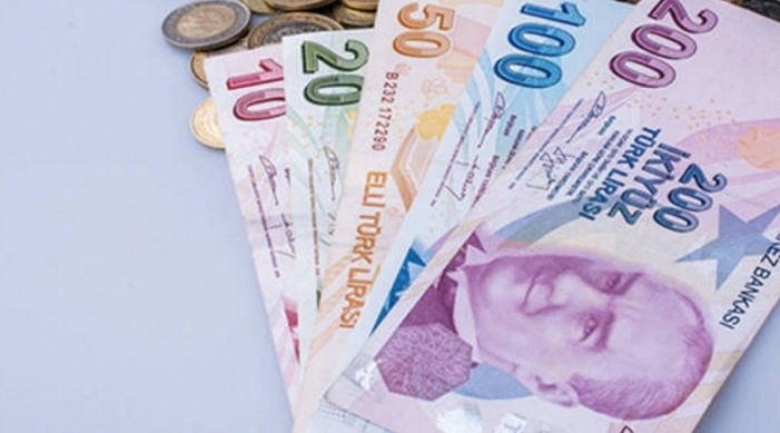 2023 yılı Ocak ayında asgari ücret yüzde 54,5 artışla 8 bin 506 TL olarak belirlenmişti. Aynı yılın Temmuz ayında ise asgari ücrete yüzde 34 oranında ara zam yapılmış ve ücret 11 bin 402 TL’ye yükselmişti. 2024 yılı Ocak ayında ise asgari ücret yüzde 49 artışla 17 bin 2 TL'ye çıkarılmıştı.