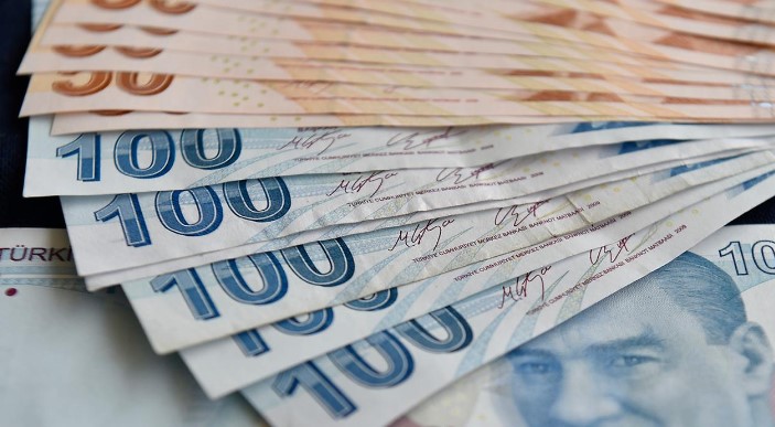 GELECEK İÇİN BEKLENTİLER
Asgari ücrete yapılacak olası zamlar, ekonomik dengeleri ve iş piyasasını da etkileyecek. İşçi sendikalarının talepleri ve yapılacak mitingler, bu sürecin nasıl şekilleneceği konusunda belirleyici olacak. Tüm gözler, Temmuz ayında yapılacak zam açıklamalarında ve bu süreçte atılacak adımlarda olacak. Çalışanlar, ekonomik koşulların düzelmesi ve yaşam standartlarının yükselmesi için umutla bekliyor.
