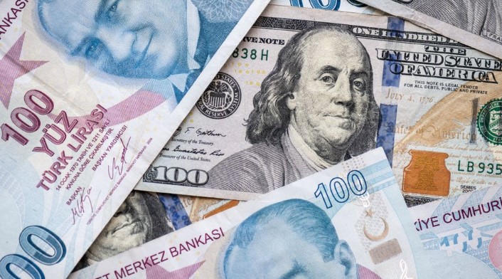 DOLAR KURUNDA SON DURUM
Kurban Bayramı sonrası piyasaların yeniden açılmasıyla birlikte döviz kurlarında hareketlilik yaşanıyor. Perşembe günü 32,50 TL seviyesinden başlayan dolar kuru, gün içinde 32,80 TL'ye kadar yükseldi. Bugün ise dolar kuru sabah saatlerinde 32,86 TL seviyesinden işlem görüyor. Saat 09:00 itibarıyla dolar kuru 32,8400 TL'den işlem görürken, euro ise 35,2063 TL seviyesinde bulunuyor.
