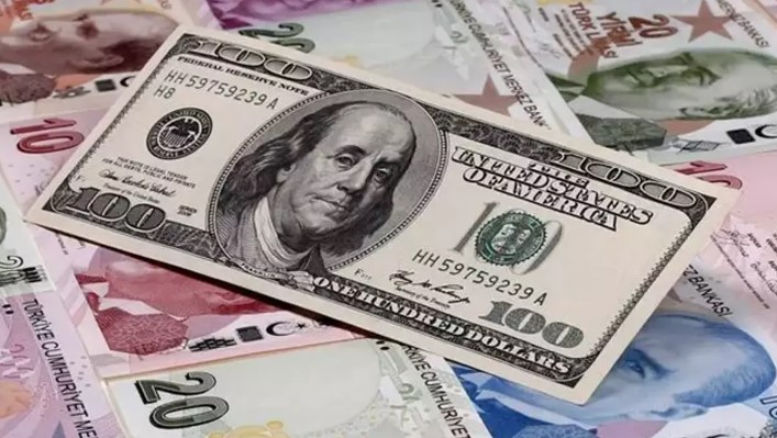 ALTIN FİYATLARINDA YÜKSELİŞ DEVAM EDİYOR
Dolar kurundaki yükselişin yanı sıra altın fiyatlarında da artış yaşanıyor. ABD verileri ve faiz indirimi beklentileri, altın fiyatlarının yükselmesine neden oluyor. Yatırımcılar, altın fiyatlarındaki bu artışı yakından takip ediyor. Altın, güvenli liman olarak görüldüğü için döviz kurlarındaki dalgalanmalardan etkilenerek değer kazanıyor.
