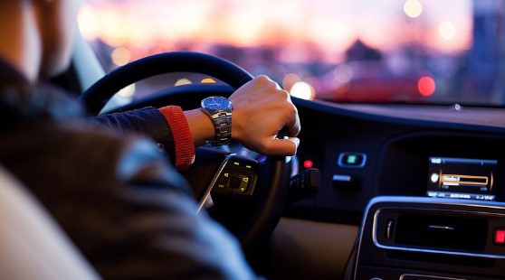 YENİ VERGİ PAKETİ BEKLENTİLERİ KARŞILAYACAK MI?
Hazine ve Maliye Bakanlığı'nın hazırladığı bu kapsamlı vergi paketi, engelliler başta olmak üzere birçok kesimi yakından ilgilendiriyor. Engelliler için ÖTV’siz araç alımına yönelik yapılacak düzenlemelerin, toplumda nasıl karşılanacağı ve bu düzenlemelerin pratikte ne gibi sonuçlar doğuracağı merak konusu. Yeni vergi paketinin Türkiye Büyük Millet Meclisi'nde görüşülmesi ve kabul edilmesi halinde, bu değişikliklerin hayata geçmesi bekleniyor.
