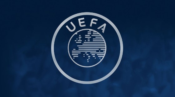TARAFTAR DAVRANIŞLARININ ÖNEMİ
Maçlarda taraftarların davranışları, hem güvenlik hem de sporun ruhu açısından büyük önem taşıyor. UEFA'nın başlattığı bu soruşturma, tüm taraftarlara sporun centilmenlik ve kurallar çerçevesinde izlenmesi gerektiğini bir kez daha hatırlatıyor. Taraftarların, takımlarını desteklerken kurallara uymaları ve sahaya girmemeleri konusunda daha bilinçli davranmaları gerekiyor.
