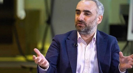 İSMAİL SAYMAZ'IN KARİYERİ
Gazeteci İsmail Saymaz, 44 yaşında olup, gazetecilik kariyerine 15 yaşında yerel radyolarda edebiyat programları yaparak başladı. Daha sonra yerel televizyon kanallarında tartışma programlarına katıldı. Gazetecilik hayatına Rize'de başlayan Saymaz, İstanbul ve Konya gibi şehirlerdeki yerel gazetelerde çalıştıktan sonra, 2002 yılında Radikal gazetesinde görev aldı.
