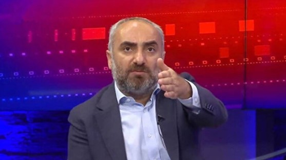 YENİ DÖNEMİN BEKLENTİLERİ
Halk TV, İsmail Saymaz'ın geri dönüşüyle birlikte, izleyicilerine daha kaliteli ve etkili bir yayın sunmayı hedefliyor. Saymaz'ın, haber, yazı, yorum ve analizleriyle kanala yeni bir soluk getireceği ve Halk TV'nin izleyici kitlesini daha da genişleteceği düşünülüyor. İzleyiciler, Saymaz'ın Halk TV'deki ilk programını sabırsızlıkla bekliyor.
