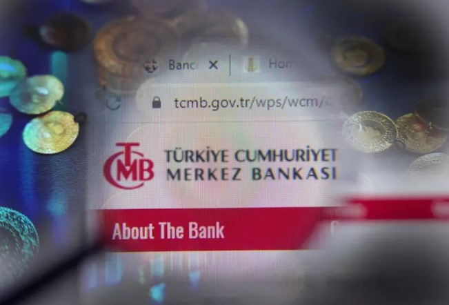 ALTINDA TEPKİ YÜKSELİŞLERİ OLABİLİR
Altın fiyatlarının faiz kararından nasıl etkileneceği konusunda değerlendirmelerde bulunan Para Piyasaları Uzmanı İslam Memiş, saat 14.00’ü işaret ederek, “Uluslararası piyasalarda dolar değer kazandığında, diğer varlıkların tamamında satışlar görüyoruz. Bugün tepki yükselişiyle karşı karşıya kalınacağını düşünüyorum” dedi.
