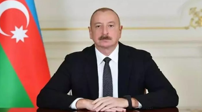 MİLLİ MECLİS'İN 'COP29' TALEBİ
Milli Meclis, 11-22 Kasım 2024 tarihlerinde düzenlenecek Birleşmiş Milletler İklim Değişikliği Çerçeve Sözleşmesi 29. Taraflar Konferansı'na (COP29) ev sahipliği yapacak olması nedeniyle seçimlerin öne alınmasını talep etmişti. Bu talep, Cumhurbaşkanı Aliyev tarafından Anayasa Mahkemesi'ne iletilmiş ve mahkeme, seçimlerin öne alınmasının anayasaya uygun olduğuna karar vermişti. Aliyev, bu kararı uygulamaya koyarak, genel seçimleri 1 Eylül'de yapma kararı aldı.
