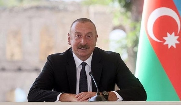 AZERBAYCAN'DA YENİ DÖNEMİN İŞARETİ
Cumhurbaşkanı İlham Aliyev'in Milli Meclis'i feshederek erken seçim kararı alması, Azerbaycan'da siyasi dinamiklerin hızla değişebileceğini gösteriyor. Bu karar, ülkenin geleceğini şekillendirecek önemli bir adım olarak değerlendiriliyor. Seçim sürecinin adil ve şeffaf bir şekilde yürütülmesi, Azerbaycan'ın demokratikleşme yolunda attığı adımların sürdürülebilirliği açısından büyük önem taşıyor.
