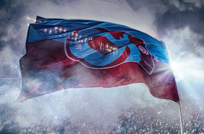 ROMAN YAREMCHUK TRANSFERİNDE SON AŞAMA
Gazeteci Sacha Tavolieri'nin haberine göre, Trabzonspor yönetimi, Club Brugge forması giyen Roman Yaremchuk'un transferi için kulübüyle anlaşmaya vardı. Bordo-mavililer, oyuncu için 8 milyon Euro bonservis bedeli ödeyecek. Yaremchuk'un da ikna edilmesiyle birlikte transferin kısa süre içinde resmiyet kazanması bekleniyor.
