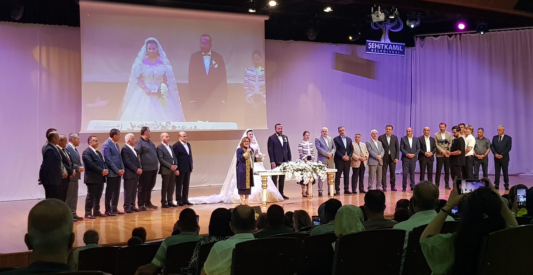 Ayrıca iş dünyasından Altunkaya Grup Yönetim Kurulu Üyesi Mahsun Altunkaya, Kadooğlu Holding Yönetim Kurulu Başkanı Cemal Kadooğlu ve Güneydoğu Anadolu Hububat Bakliyat Yağlı Tohumlar İhracatçı Birlikleri Başkanı Celal Kadooğlu gibi önemli isimler de törende yer aldı.