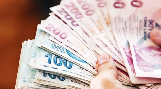 DESTEK KALEMLERİ VE MİKTARLAR
Bakan Yumaklı, sosyal medya hesabından yaptığı paylaşımda ödemelere dair detayları da kamuoyuyla paylaştı. Çay budama tazminatı için 1 milyar 370 milyon 782 bin 120 lira, katı organik organomineral gübre desteği için 290 milyon 388 bin 38 lira, hububat, baklagil ve dane mısır desteği için 235 milyon 993 bin 649 lira, yağlı tohumlu bitkiler desteği için 95 milyon 80 bin 547 lira, iyi tarım uygulamaları desteği için 74 milyon 615 bin lira, organik tarım desteği için 72 milyon 264 bin 60 lira, kırsal kalkınma yatırımlarının desteklenmesi için 10 milyon 463 bin 886 lira ve yem bitkisi desteği için 448 bin 700 lira olmak üzere toplamda 2 milyar 150 milyon 36 bin liralık ödeme yapıldığını duyurdu.
