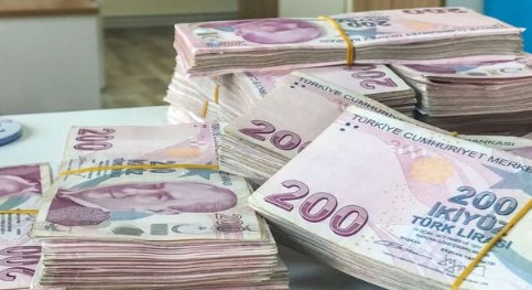 TARIMDA VERİMLİLİK VE SÜRDÜRÜLEBİLİRLİK
Hububat, baklagil ve dane mısır desteği, ülke genelinde temel gıda maddelerinin üretiminde önemli bir katkı sağlarken, yağlı tohumlu bitkiler desteği, tarımsal çeşitliliği artırıyor. İyi tarım uygulamaları ve organik tarım destekleri ise, çevre dostu ve sağlıklı tarım yöntemlerinin yaygınlaşmasını hedefliyor. Kırsal kalkınma yatırımlarının desteklenmesi ve yem bitkisi desteği ise, kırsal bölgelerde tarım ve hayvancılık faaliyetlerinin sürdürülebilirliğine önemli bir katkı sunuyor.
