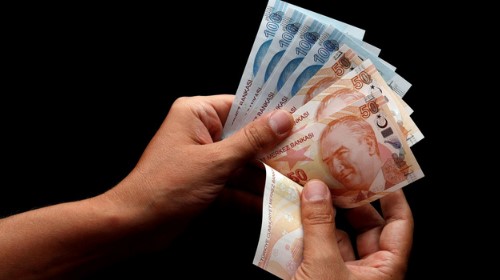 EMEKLİLER İÇİN BÜYÜK FIRSAT
Emekli maaşı alanlar için sunulan bu ek ödeme ve promosyon fırsatları, Kurban Bayramı öncesinde büyük bir rahatlama sağlayacak. Bankaların sunduğu cazip teklifler, emeklilerin bayramı daha huzurlu ve ekonomik olarak rahat geçirmelerine yardımcı olacak. Bu süreçte emeklilerin yapması gereken tek şey, bankaların sunduğu promosyon fırsatlarını değerlendirerek başvurularını zamanında yapmak.
