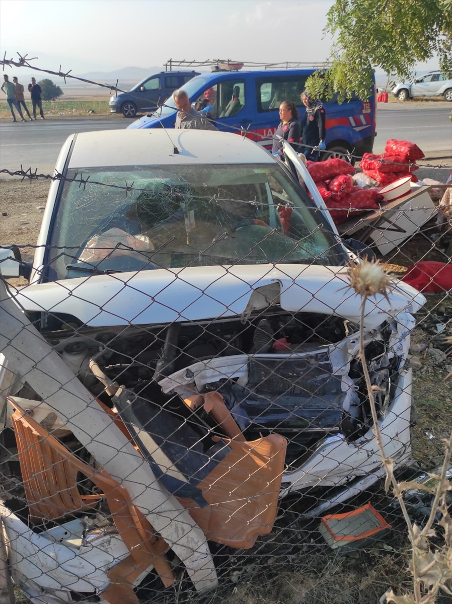 Gaziantep'te İki Otomobil Çarpıştı: Yaralılar Var