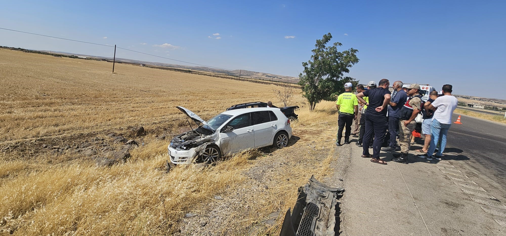 Gaziantep'te 2 Araç Kafa Kafaya Çarpıştı 6 Kişi Yaralandı (3)