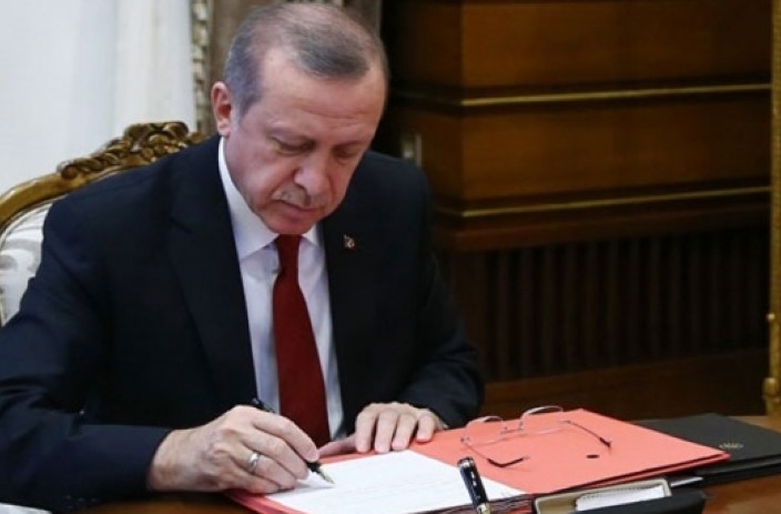 Sağlık Bakanı Fahrettin Koca, görevini Kemal Memişoğlu'na devrederken, Çevre ve Şehircilik Bakanlığı’na Murat Kurum atandı. 