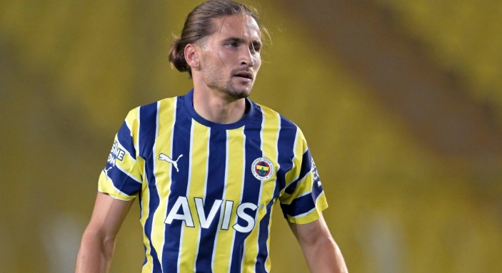 Miguel Crespo: Portekizli orta saha oyuncusu, yeni sezonda Sarı-Lacivertliler'in planlarında yer almıyor.
