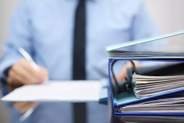 ZAM ORANLARI NETLEŞİYOR
Ocak ve Temmuz aylarında yapılan zamlarla memur ve emekli maaşları düzenli olarak artırılıyor. Bu yılın ilk 5 ayına ait enflasyon verileri dikkate alındığında, emekliler için yüzde 22,72 oranında bir zam kesinleşti. Haziran ayı enflasyonunun açıklanmasıyla birlikte, zam oranları daha da netleşecek.
