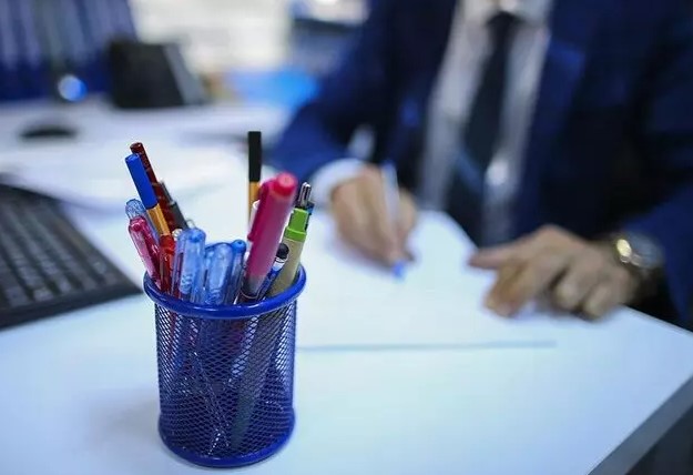 OCAK ZAMMI FORMÜLÜ TEKRARLANABİLİR
SGK Başuzmanı İsa Karakaş’a göre, Ocak ayında uygulanan zam formülü Temmuz ayında da geçerli olabilir. Ocak ayında memur ve memur emeklilerine yüzde 15 oranında toplu sözleşme zammı yapılmıştı. Temmuz ayında ise bu oran yüzde 10 olacak. Ocak ayında yapılan zam, enflasyon farkı ile birleşerek maaşlara yansıtılacak.
