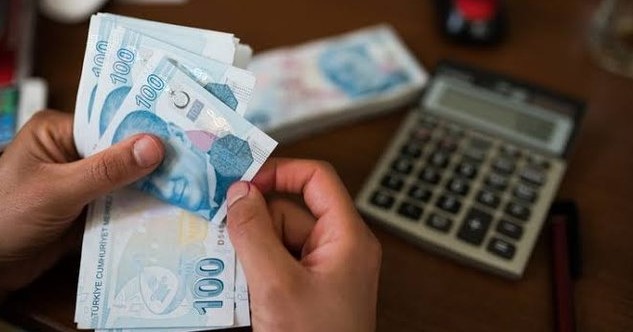 HAZİRAN AYI ENFLASYON VERİLERİ AÇIKLANDI
Türkiye İstatistik Kurumu (TÜİK) Haziran ayı enflasyon verilerini açıkladı. Haziran ayında TÜFE (Tüketici Fiyat Endeksi) aylık bazda yüzde 1,64 arttı. Böylece 6 aylık memur enflasyon farkı netleşti ve yüzde 19,31 olarak belirlendi. Bu oran, memur maaşlarını ve birçok kalemdeki ödemeleri etkiledi. Kıdem tazminatı tavan ücreti de bu oran dahilinde güncellendi.
