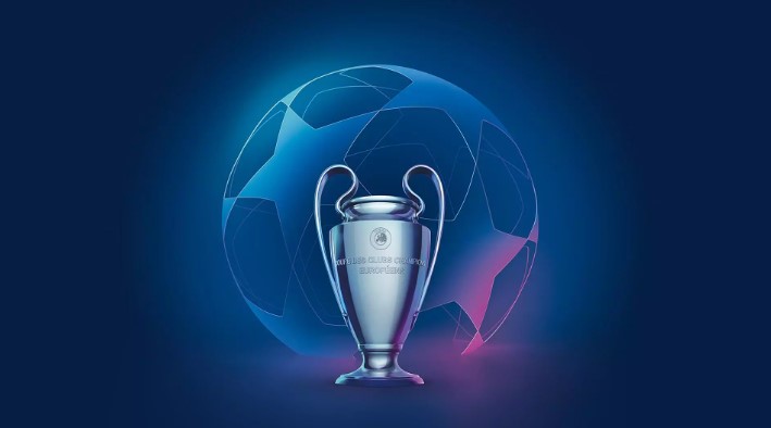 YENİ SİSTEMİN GETİRECEĞİ YENİLİKLER
Yeni sistemle birlikte Şampiyonlar Ligi'nde her maç daha önemli hale gelecek ve her takım finale yakın mücadele etme şansı yakalayacak. Küçük liglerden gelen takımlar, büyük takımlarla daha fazla maç oynayarak kendilerini gösterme ve üst turlara yükselme şansı bulacak. Daha fazla maç ve daha fazla çekişme, UEFA ve kulüpler için daha fazla gelir anlamına gelecek. UEFA Şampiyonlar Ligi'nde yeni format, 2024-2025 sezonuyla birlikte uygulanmaya başlayacak.
