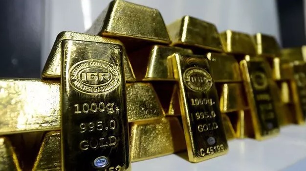 ALTIN FİYATLARINDA SON DURUM
ABD Merkez Bankası Başkanı Jerome Powell'ın açıklamaları sonrasında altın fiyatlarında yükseliş yaşandı. Altının gramı, güne yükselişle başlayarak 2 bin 447 lira seviyesinde işlem görüyor. Önceki gün altının ons fiyatındaki düşüşe paralel olarak değer kaybeden altının gram fiyatı, günü bir önceki kapanışın yüzde 0,4 altında 2 bin 437 liradan tamamladı.
