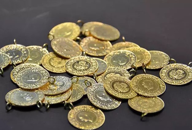 FED BAŞKANI POWELL'IN AÇIKLAMALARI
Powell, Avrupa Merkez Bankası'nın (ECB) Portekiz'in Sintra kentinde düzenlediği "ECB Merkez Bankacılığı Forumu" kapsamında yaptığı konuşmada, enflasyonu hedeflerine düşürmede önemli ilerlemeler kaydettiklerini belirtti. İlk çeyrekteki duraklamanın ardından dezenflasyonist eğilimlerin yeniden başladığını ifade eden Powell, enflasyonun yüzde 2 hedefine sürdürülebilir bir şekilde düşmesi için daha fazla veri görmek istediklerini vurguladı.
