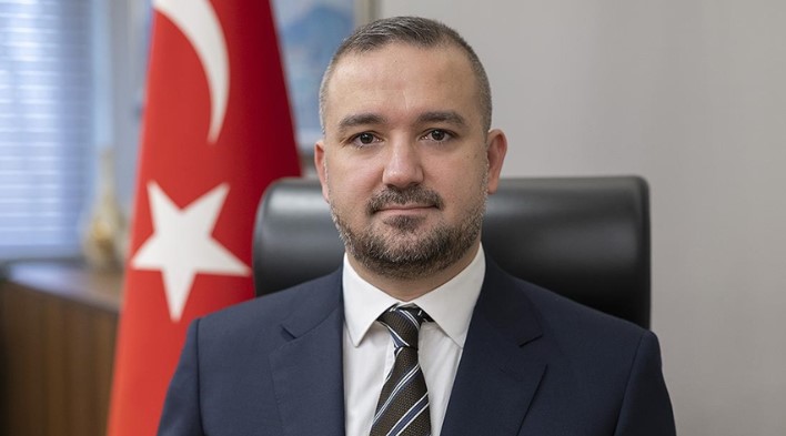 ENFLASYON RAKAMLARI
Mayıs ayında yüzde 75.45 ile yılın en yüksek seviyesine ulaşan enflasyon, Haziran ayında yıllık bazda düşüşe geçti. Dün açıklanan verilere göre, TÜFE yıllık yüzde 71.60'a gerilerken, aylık fiyat artışı da Haziran ayında yüzde 2'nin altına indi.
