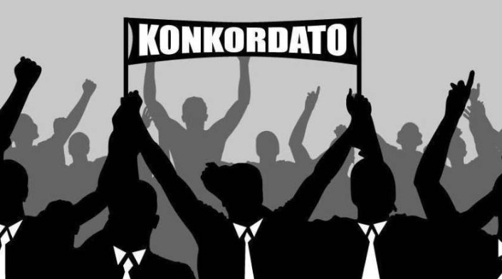REDDİ KARARLARI VE İFLASLAR
Ocak-Haziran dönemine bakıldığında, toplamda 605 adet konkordato geçici mühlet kararı verildiği görülüyor. Geçen yılın tamamında 519 konkordato geçici mühlet kararı verilmişti. Bu yıl, başvuruların yoğunlaştığını ve artış gösterdiğini söylemek yanlış olmaz. İlk altı ayda konkordato kesin mühlet kararı verilen dosya sayısı 245 olurken, 275 dosya için de konkordato başvurusu reddedildi. Yılın ilk yarısında mahkemelerin verdiği iflas kararı ise 48 dosya için geçerli oldu. Konkordato kararlarının en çok alındığı sektörler arasında tekstil ve inşaat sektörleri öne çıkıyor. Tekstil ve konfeksiyon sektörlerinde toplam 48 konkordato kararı alınırken, inşaat sektöründe bu sayı 44 olarak gerçekleşti.
