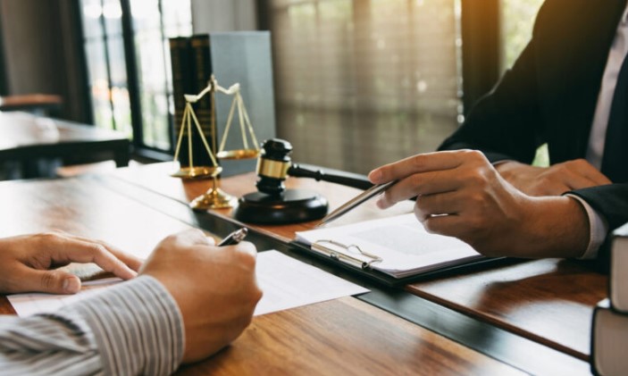 YÜKSELEN BAŞVURU SAYILARI
Konkordatotakip.com'un Basın İlan Kurumu'ndan derlediği verilere göre, Nisan ayında 105, Mayıs ayında 172 olan konkordato başvurusu, Haziran ayında 114 olarak gerçekleşti. Ancak Kurban Bayramı tatili nedeniyle Haziran ayında mahkemelerden alınan kararlar bir miktar yavaşladı. Geçen ay konkordato kesin mühlet kararı verilen dosya sayısı 43 iken, ret kararı verilen dosya sayısı 42 olarak kaydedildi. Ayrıca 4 firma için iflas kararı çıktı, 3 dosya için ise tasdik kararı verildi.
