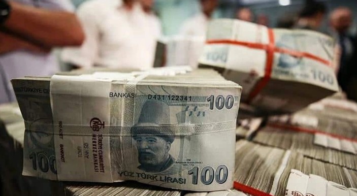 “MESELE BUDUR”
Prof. Dr. Aziz Çelik, paylaşımında "Haziran ayı ortalama memur kaydı yaklaşık 37 bin 500 liradır (SBB verisi). Memurlara bağlı resmi enflasyon kadar zam yapılsaydı bile ortalama memur kaydı yaklaşık 46 bin 763 olacaktı. 7. Dönem Toplu Sözleşme temin yüzde 19,31 zam yapıldı. Ortalama kaydı yaklaşık 44 bin 741 oldu. Fark -2 bin 22 TL. Mesele budur" ifadelerini kullandı.
