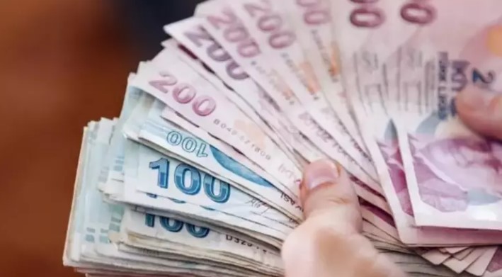 MECLİS'TE DÜZENLEME BEKLENİYOR
Önümüzdeki dönemde Meclis'te düzenleme yapılması ile en düşük emekli maaşlarının ödenmesine ilişkin resmi açıklamaların yapılması bekleniyor. SGK Uzmanları, düzenlemenin detaylarını ve emeklilerin beklentilerini değerlendiriyor.

