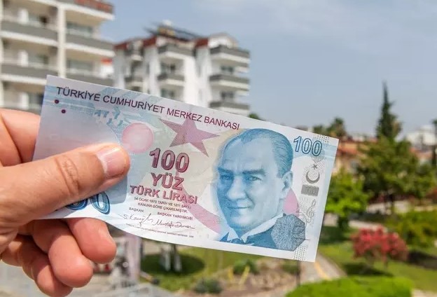 YENİ KİRA ARTIŞ ORANI BELİRLENDİ
1 Temmuz itibarıyla yürürlüğe giren yeni düzenleme ile kiraların artması gereken oran açıklandı. Buna göre, yeni dönemde kiralar Tüketici Fiyat Endeksi'ne (TÜFE) göre belirlenecek ve bu oran yüzde 65,07 oldu. Bu oran, birçok kiracı için ciddi bir mali yük getirecek gibi görünüyor.

