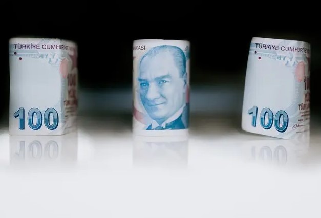 16 MİLYON EMEKLİ VE 4 MİLYON MEMUR İÇİN BELİRLEYİCİ OLACAK
Yılın ikinci yarısında alınacak memur ve emekli maaşı zammı, Haziran ayı enflasyon verileriyle netleşecek. 6 aylık enflasyon farkı, tüm maaş tablolarını etkileyecek. Peki, kim ne kadar zam alacak? Emekliler için refah payı ve memurlar için seyyanen zam yapılacak mı? İşte detaylar...
