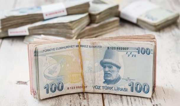 MEMUR VE EMEKLİ MAAŞLARI TABLOSU
Temmuz 2024'te memur ve emekli maaşlarında beklenen zam oranları şu şekilde:
Memur emeklisi: 14.740 TL - 17.683 TL
Bağ-Kur (Esnaf): 10.178 TL - 12.765 TL
Bağ-Kur (Tarım): 8.089 TL - 10.145 TL
SSK (2000 öncesi): 11.367 TL - 14.256 TL
SSK (2000 sonrası): 7.047 TL - 8.838 TL
En düşük memur maaşı: 32.860 TL - 39.422 TL
Bekar memur: 30.372 TL - 36.419 TL
Ortalama memur maaşı: 44.000 – 44.500 TL aralığı
